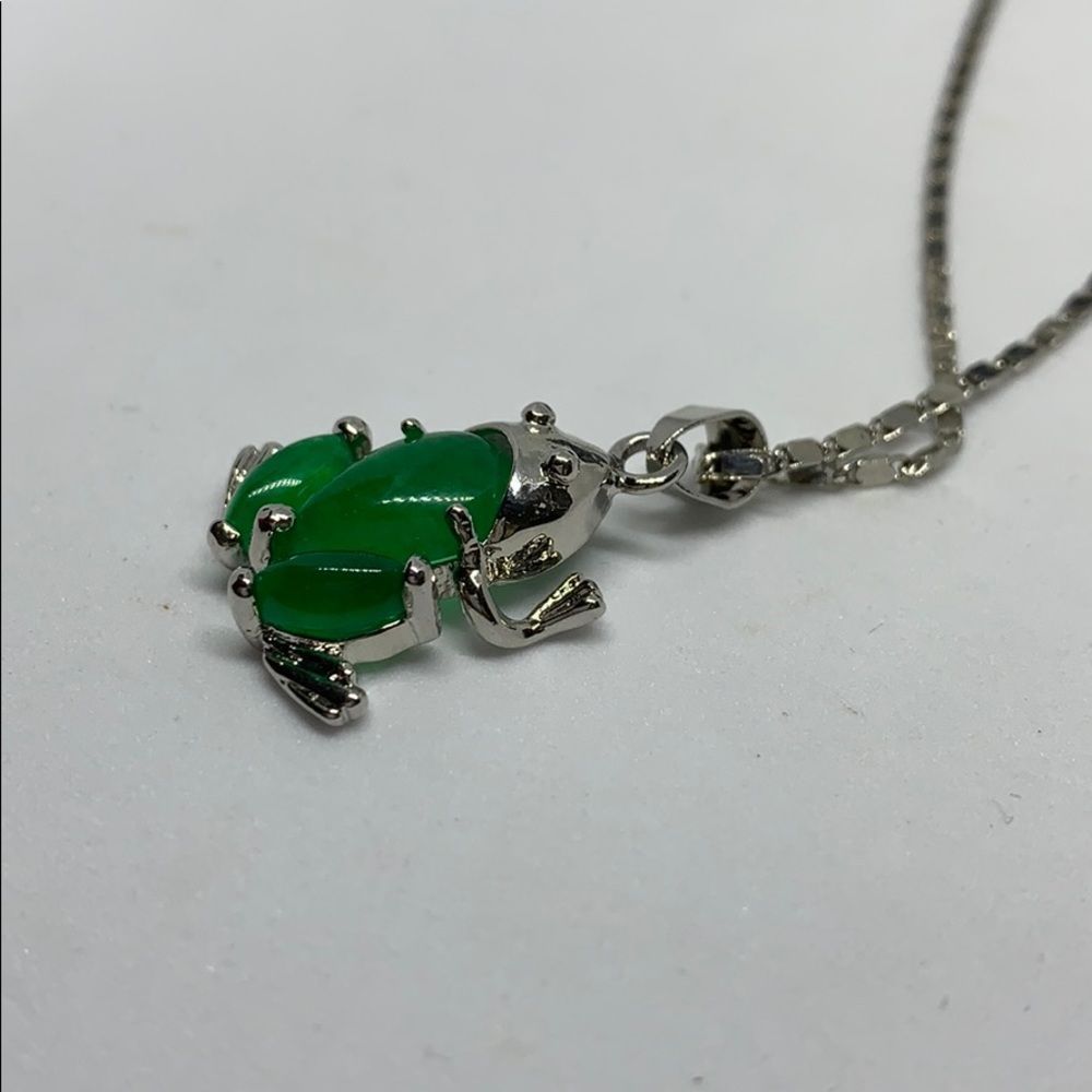 18k gold plated jade frog pendant with chain - Picture 3 of 8